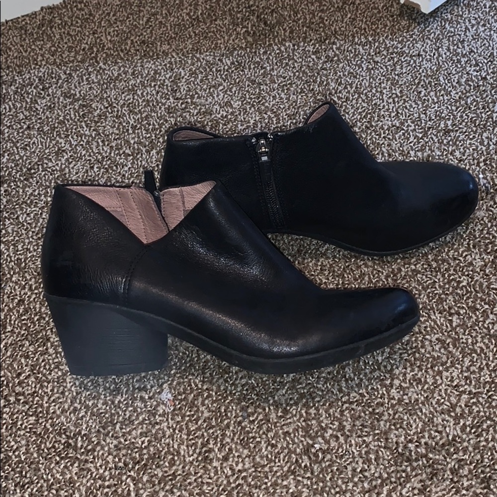Dansko booties black 38 LIKE NEW